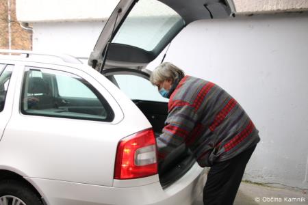 Dostava in prevzem toplih obrokov socialno ogroženim učencem in dijakom občine Kamnik